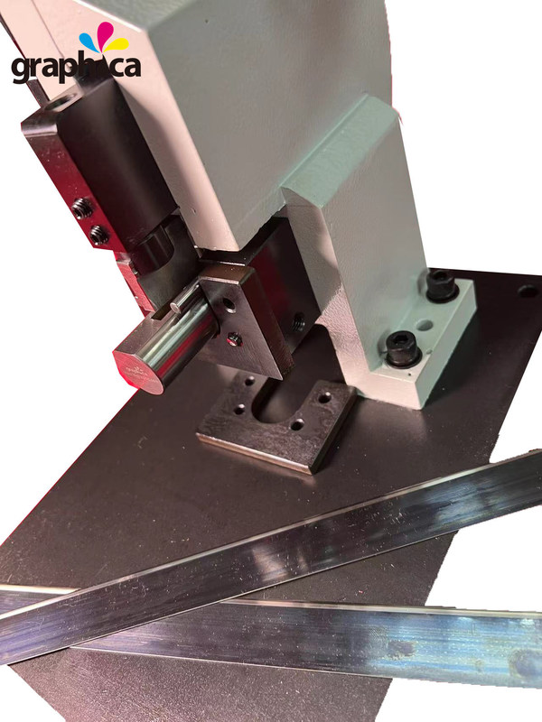 280 * 700 * 700 мм Размер 2024 Пекин Графический 3 в 1 Ручной инструмент Стальная рулетка Упаковка ручной листовки Металлическая рулетка Бандерная машина